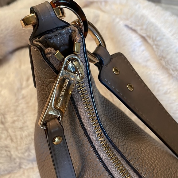 Michael Kors taupe handbag includes additional strap in original wrapping - Picture 2 of 5
